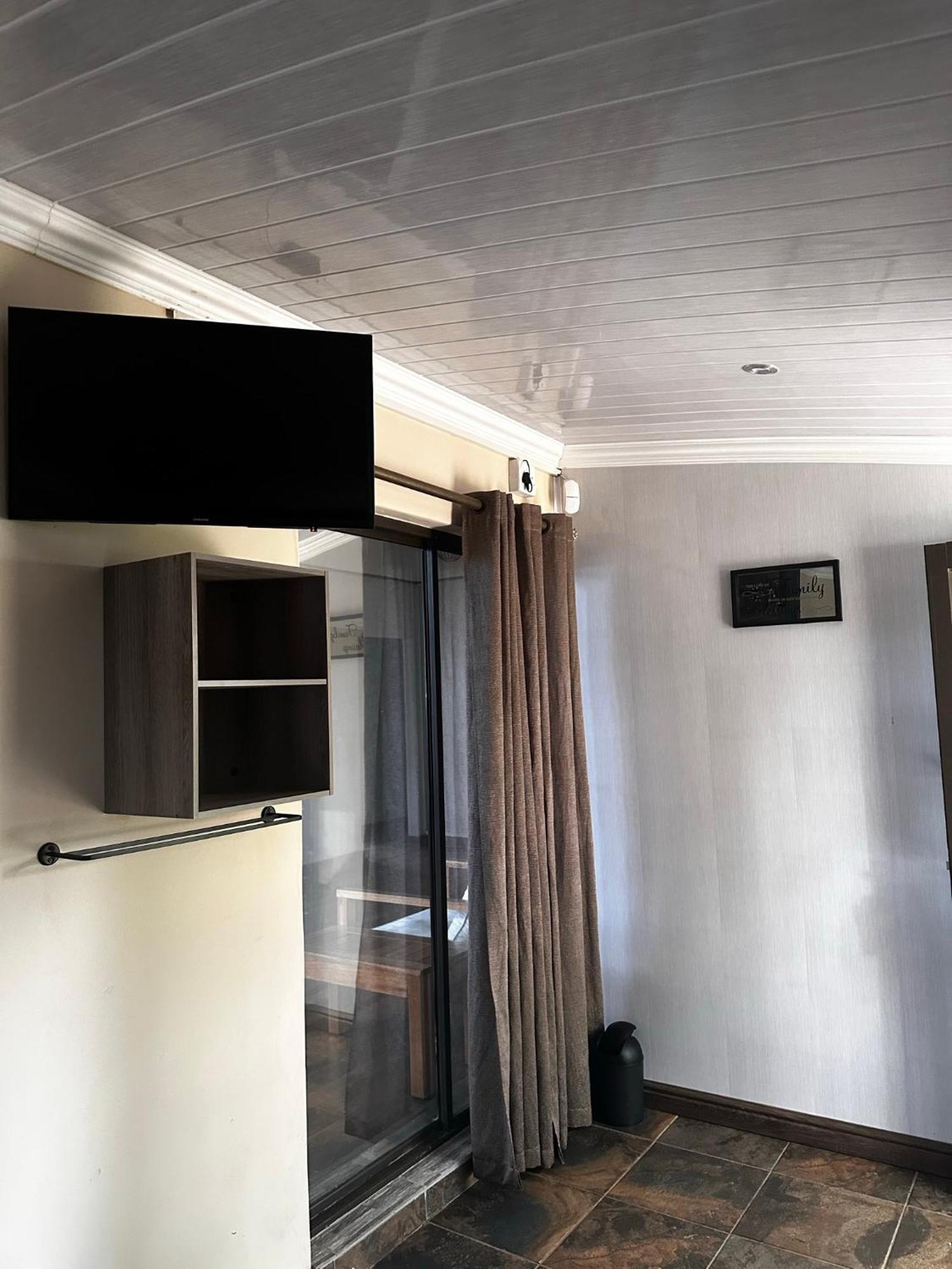 Apartment On Keam East London